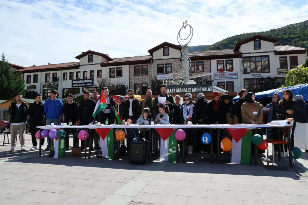 Gazze’deki İnsani Drama Gümüşhane’den Fırça Darbesiyle Tepki